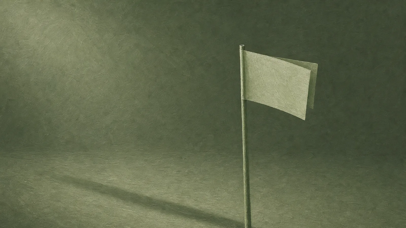 Eine einzelne kleine Papierfahne, gehisst an einem schlanken Papiermast, die auf einer salbeigrünen Fläche einen langen Schatten wirft
