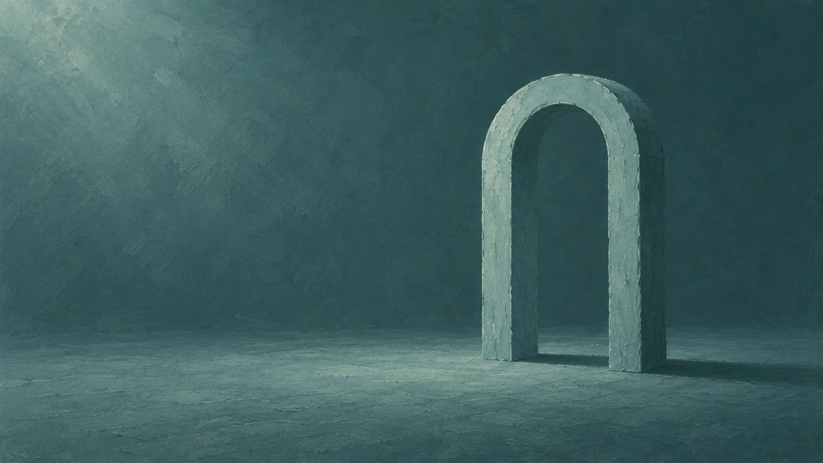 Um arco de madeira verde-água claro diante de um fundo pintado em verde-água escuro